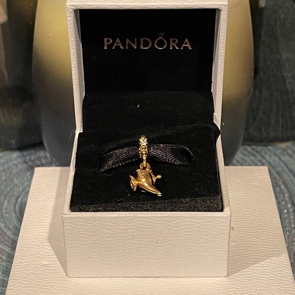 Pandora x Disney Aladdin Genie Lamp Charm - Picture 1 of 6